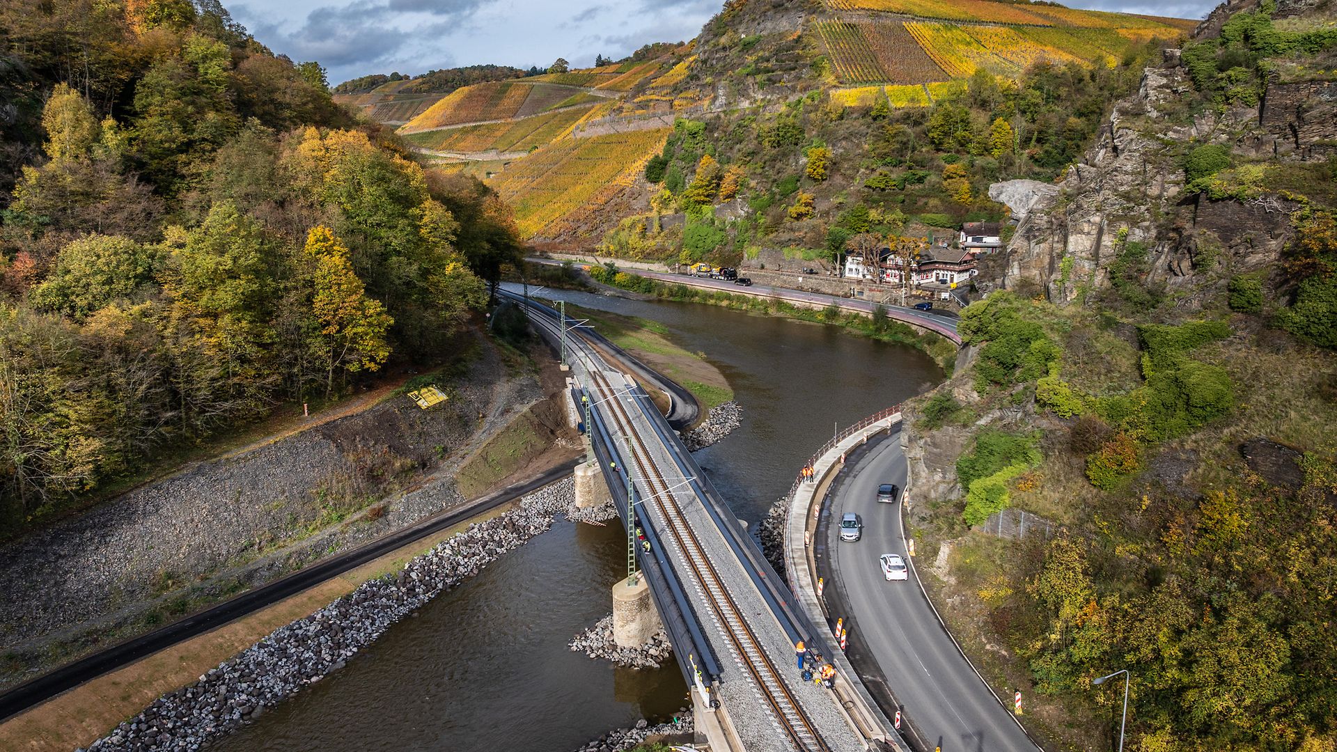 Wiederaufbau der Ahrtalbahn - Stahlbrücke "Bunte Kuh" 