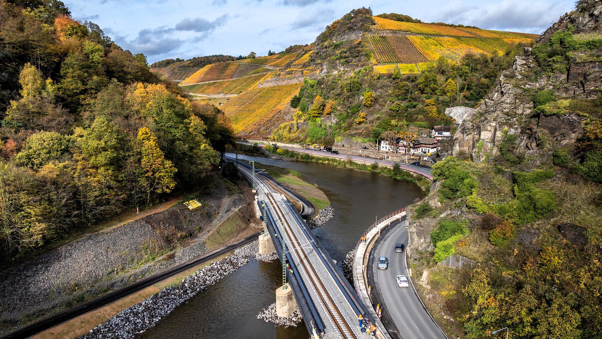 Wiederaufbau der Ahrtalbahn - Stahlbrücke "Bunte Kuh" 