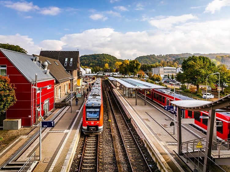 Oberbergische Bahn am Bahnhof in Overrath